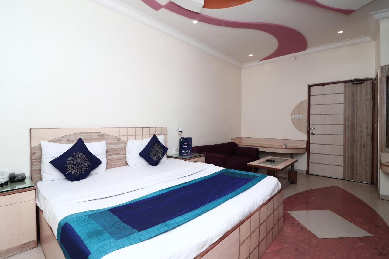 Hotel Deep Kānpur Exterior photo