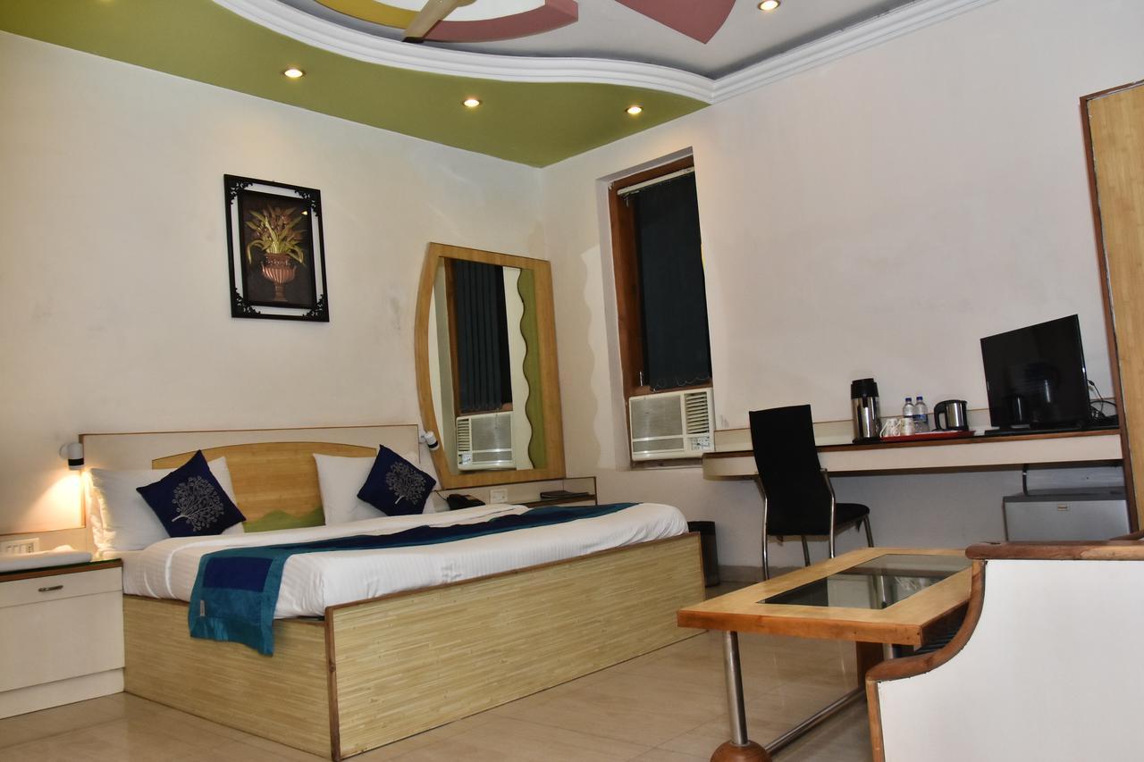 Hotel Deep Kānpur Exterior photo