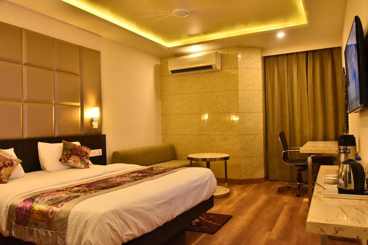 Hotel Deep Kānpur Exterior photo