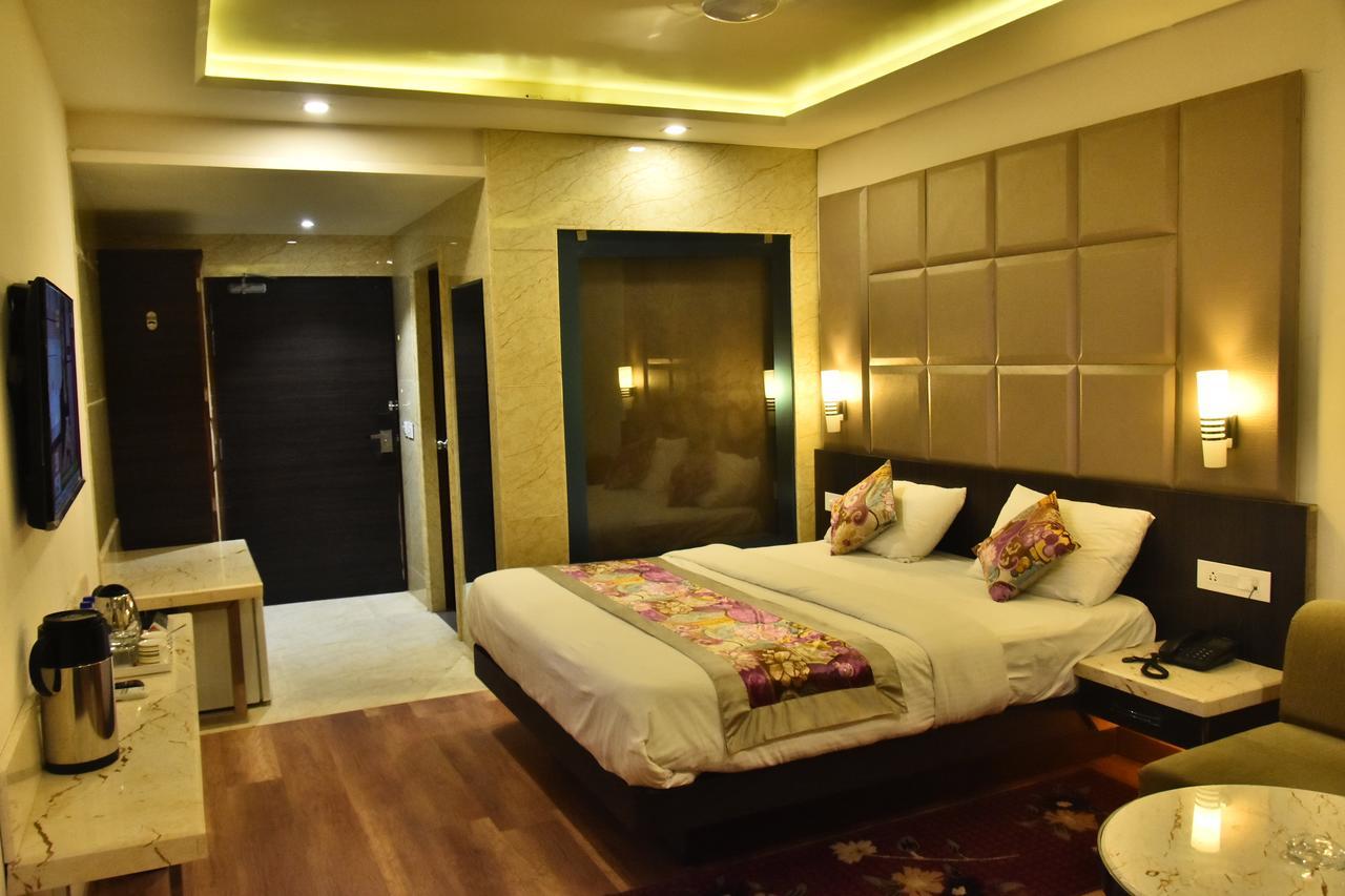 Hotel Deep Kānpur Exterior photo