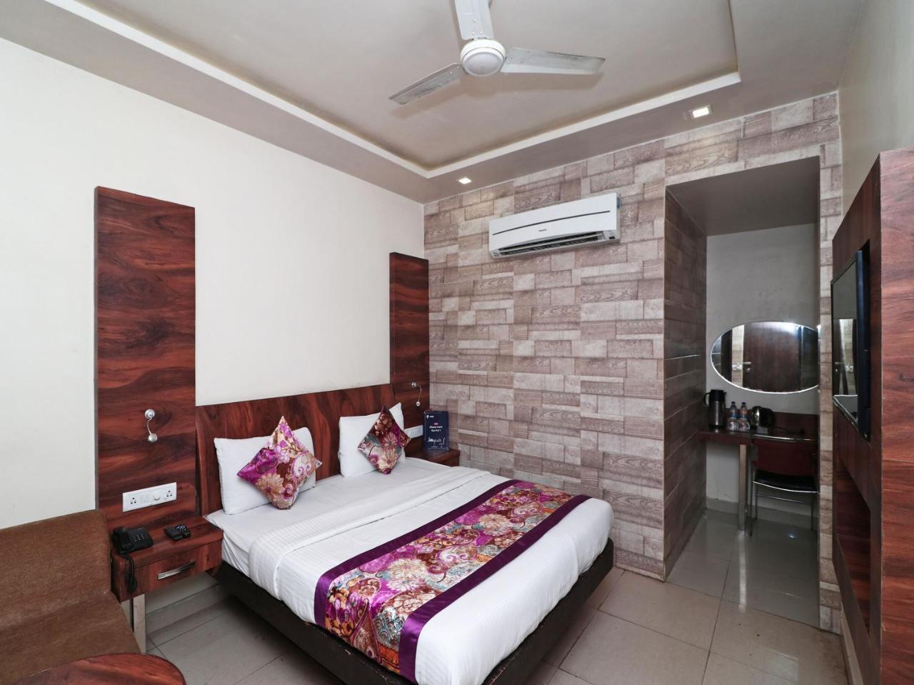 Hotel Deep Kānpur Exterior photo