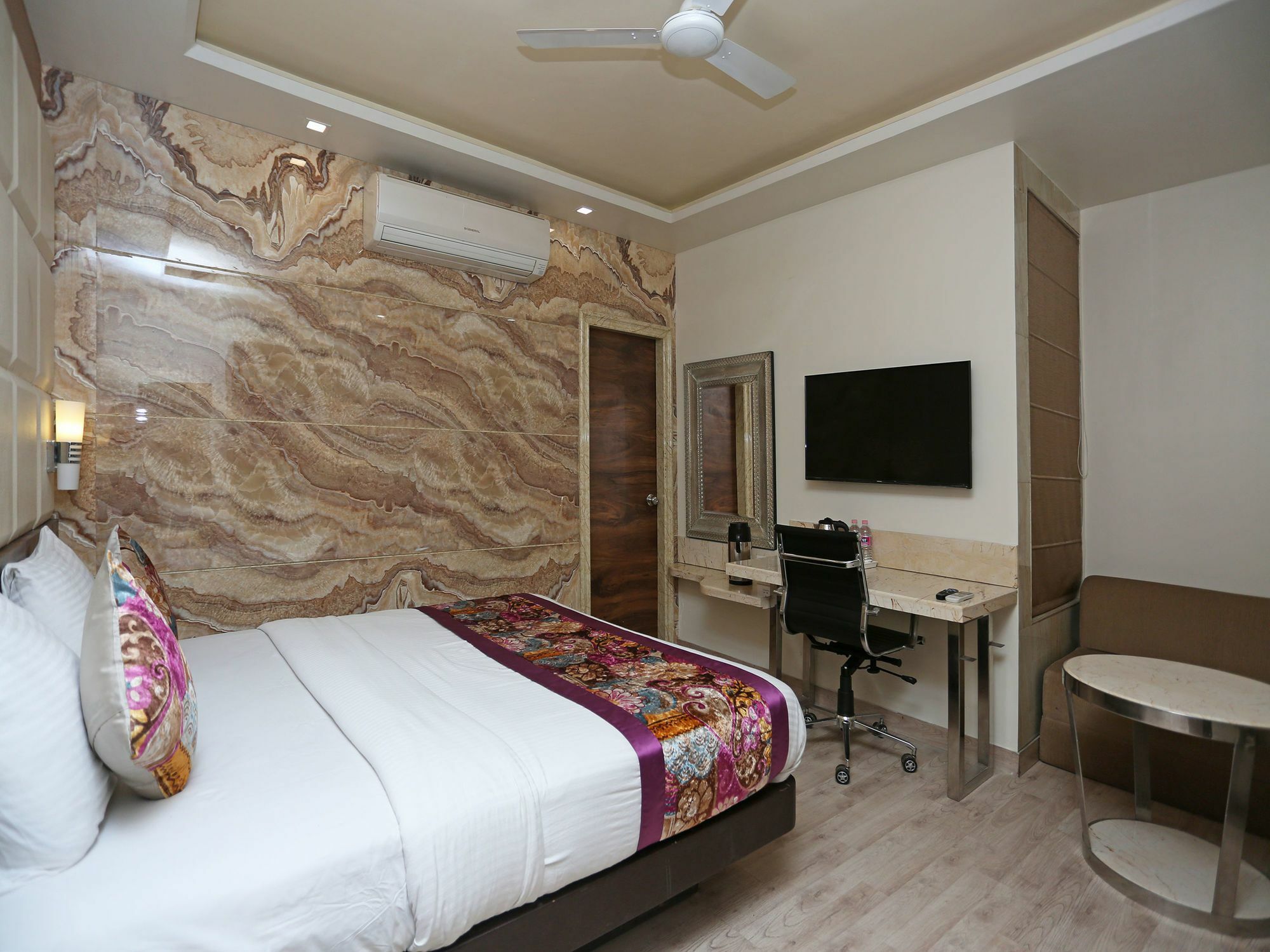Hotel Deep Kānpur Exterior photo