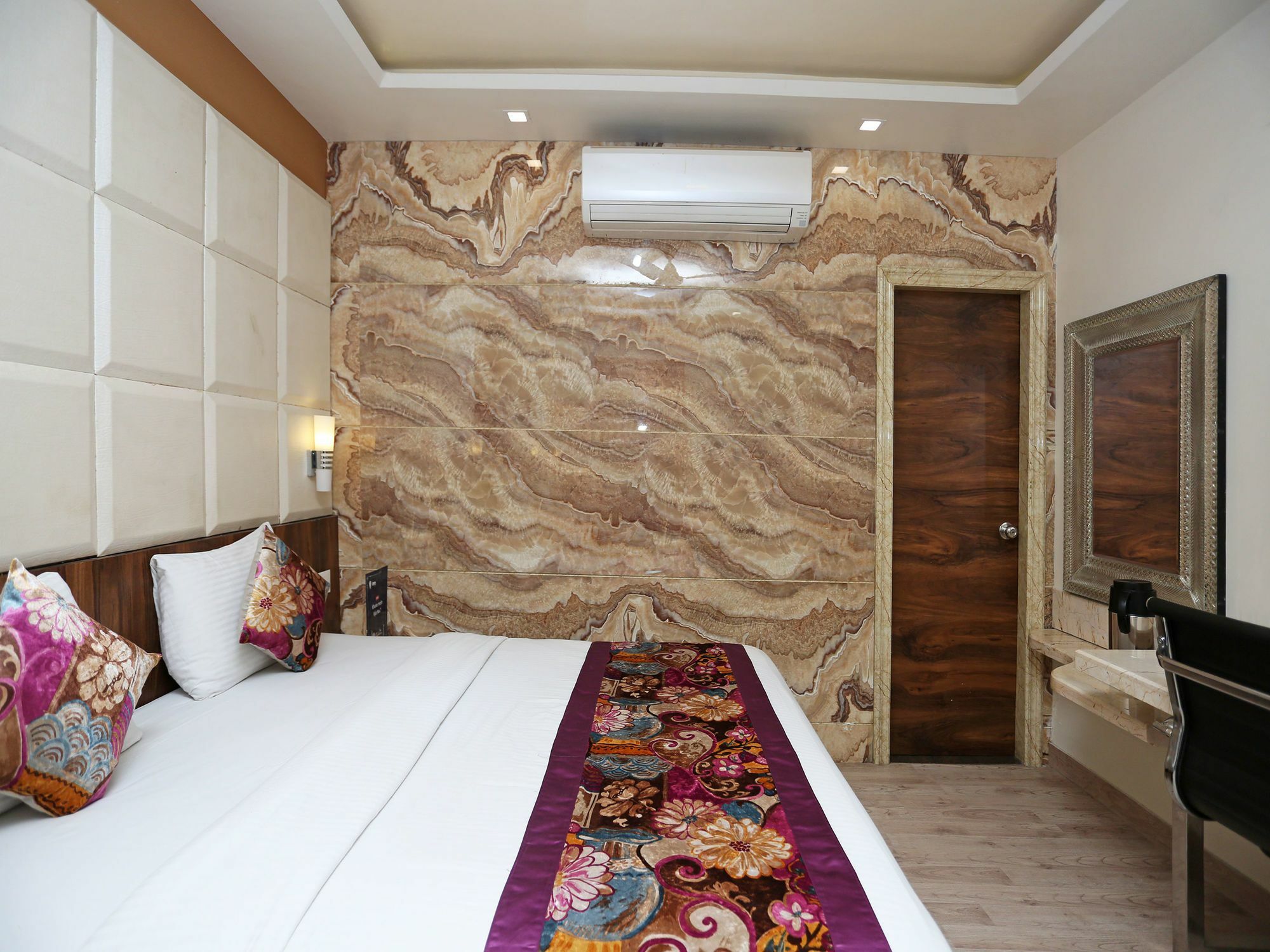 Hotel Deep Kānpur Exterior photo
