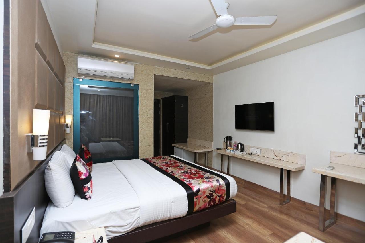 Hotel Deep Kānpur Exterior photo